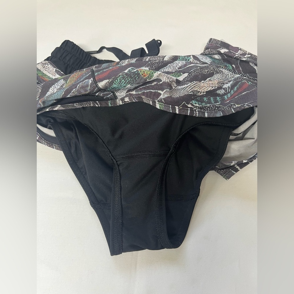 LULULEMON Hotty Hot Short (Long  4")
Mini Sweatr Multi Black / Black - Picture 7 of 11